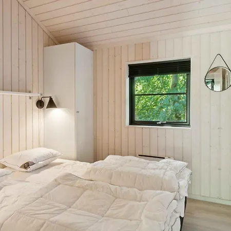 Dom wakacyjny Large With Hot Tub By Lyng Vig