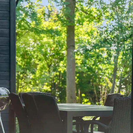 Dom wakacyjny Large With Hot Tub By Lyng Vig